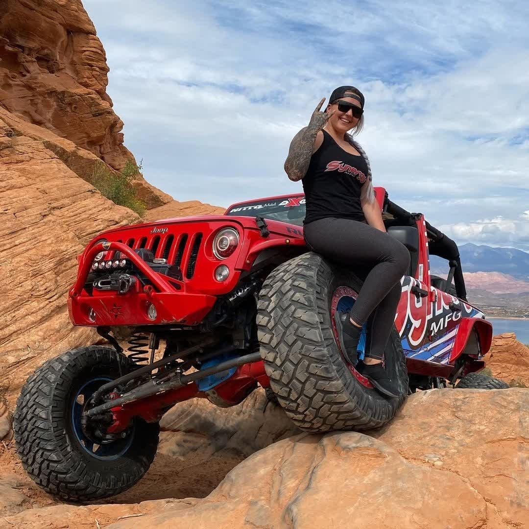 ShredShades's tweet image. Earn the view.
😎🔥🤘

#shredshades #shredeverything #sunglasses #rockcrawler #outdoors