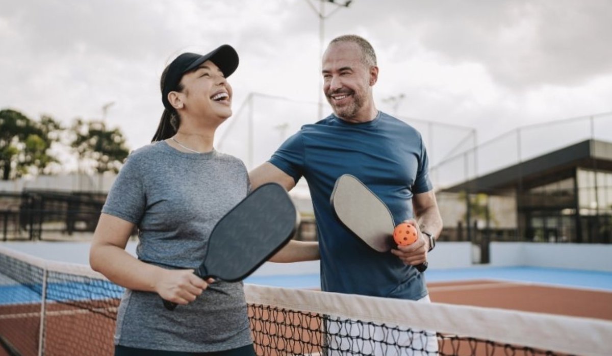 중년에 접어들면
우리 몸의 세포 에너지(NAD+) 수치가 약 50% 감소한다는 사실, 알고 있었나요? 📉
bit.ly/4r0pU6G

NAD+는
✔️ DNA 복구
✔️ 뇌 기능
✔️ 에너지 생성
까지 관여하는 핵심 분자이기 때문에
이 감소는 그냥 넘길 수 없어요.

그렇다면,
줄어든 NAD+를 어떻게 다시 채울 수