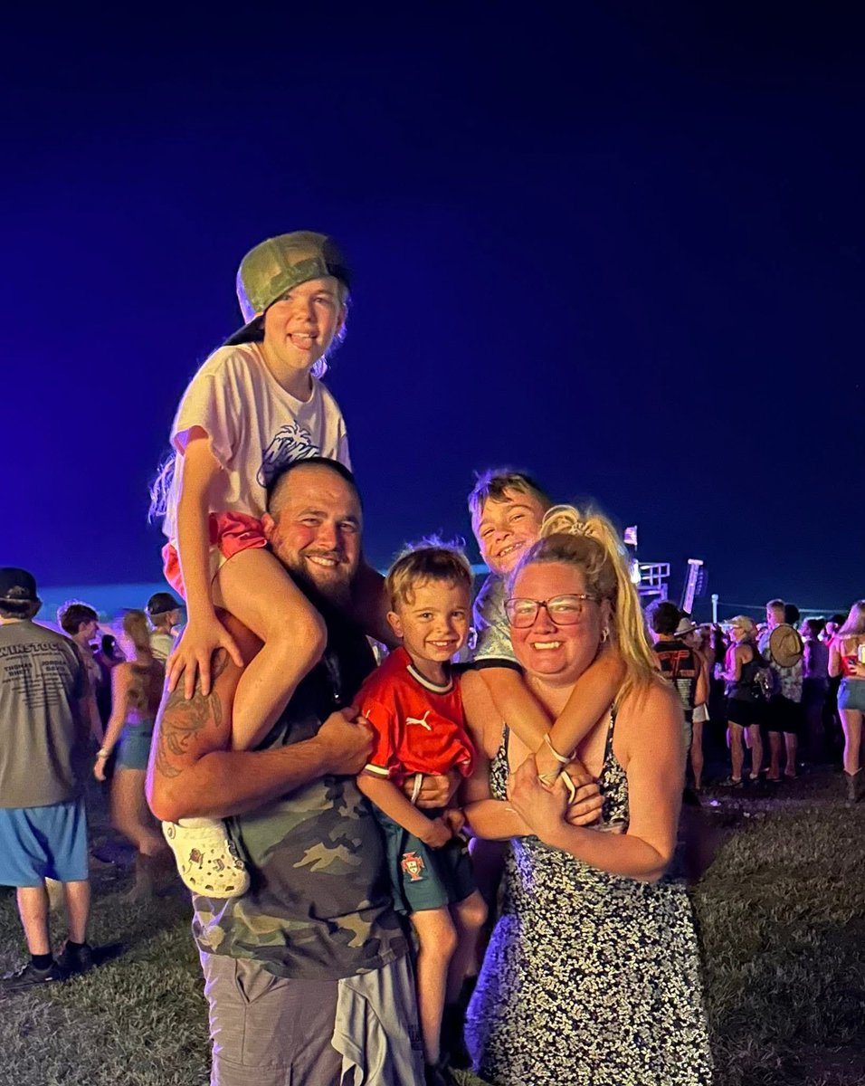 With heavy hearts we share the unexpected loss of Scarlet Hockey Alum Mitch Allore.

Mitch: Father of 3, fiancé, servant of Greater Mankato’s community, Anthony Ford Pond Hockey, and a coach with the Mankato Area Hockey Association.

Please help:

gofundme.com/f/honoring-mit…

#Family