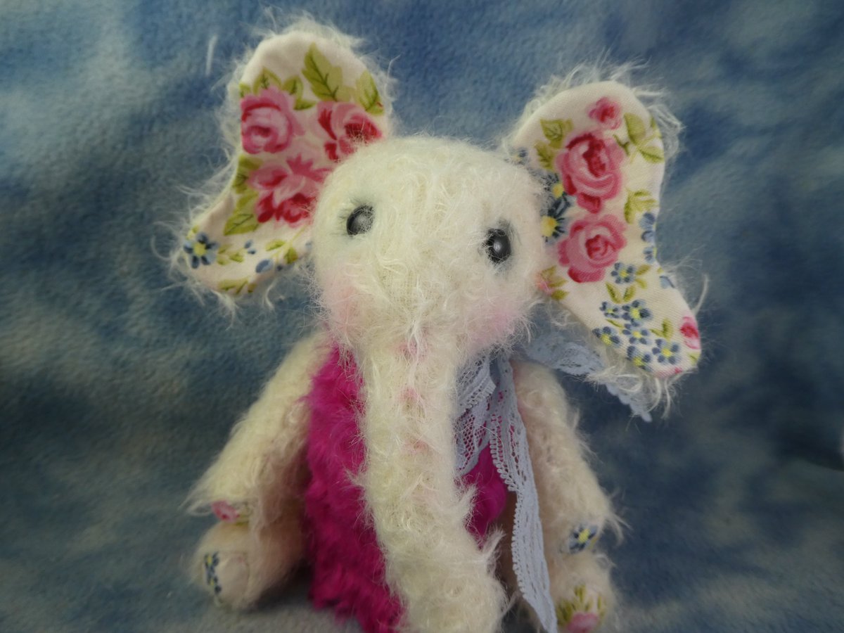 Ellie the Elephant! Enjoyed making this sweet little elephant full of sunshine and flowers on a rainy winters day 🐘 #BramberBears
ebay.us/m/xYpgvF