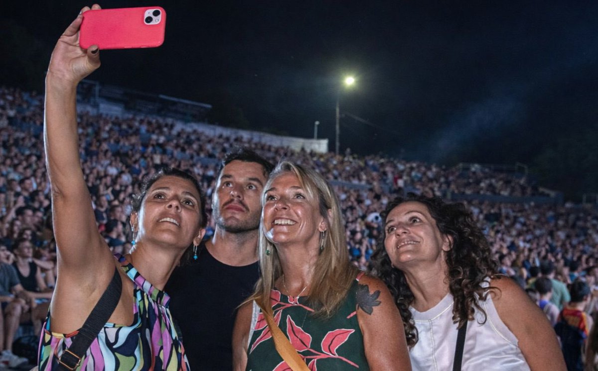 ROSARIO: la ciudad con más eventos culturales del país

En 2025, en Rosario hubo más de 4 experiencias culturales por cada rosarino en un solo año.

Fueron 3.000 actividades culturales públicas con más de 4,5 millones de participaciones en toda la ciudad. Un dato que nos