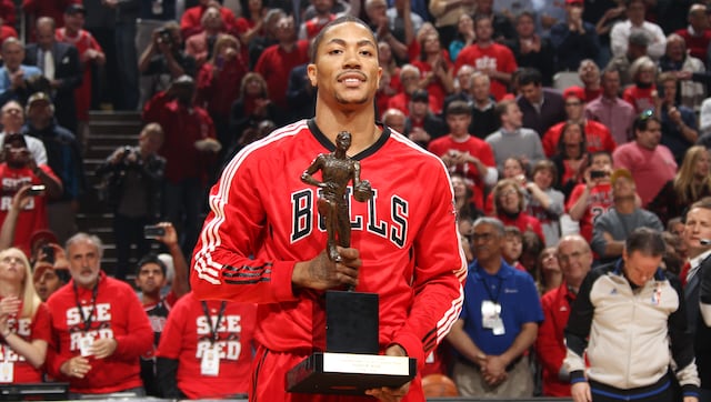 Did you know the youngest player to win MVP award in the NBA was from Chicago? Learn more about Derrick Rose and his jersey retirement at the United Center, here: shorturl.at/tXfPf