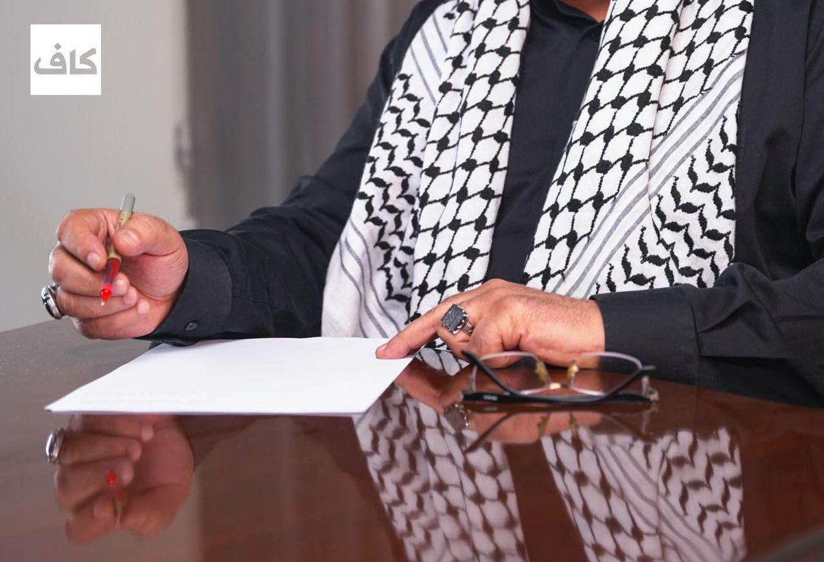 الأمين العام لكتائب حزب الله المنصورة، الحاج #ابو_حسين_الحميدواي  (أعزّه الله ونصره)، يملأ استمارته الخاصة كإستشهادي للدفاع عن أهل الإسلام وبيضته، في أحد مراكز التطوع في بغداد اليوم،،،