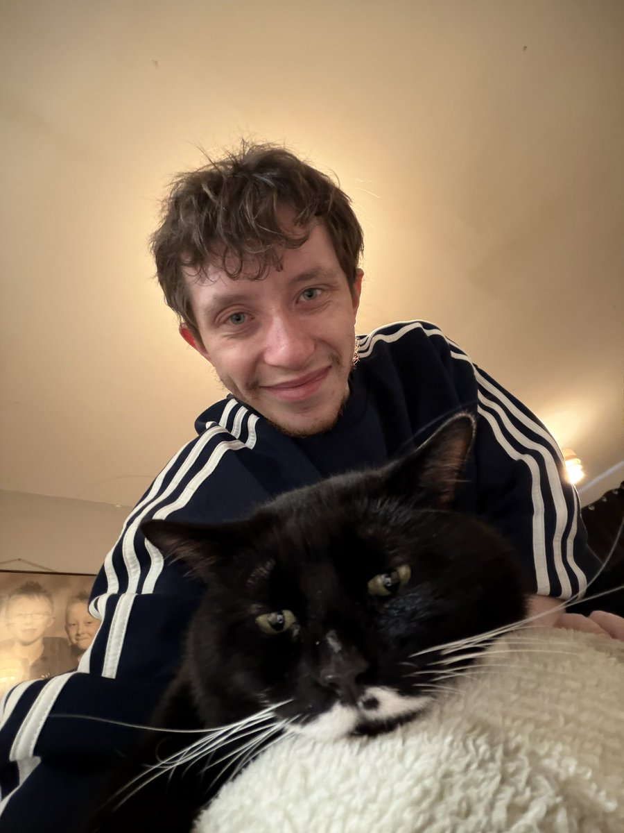 BritDaddyVRChat tweet picture