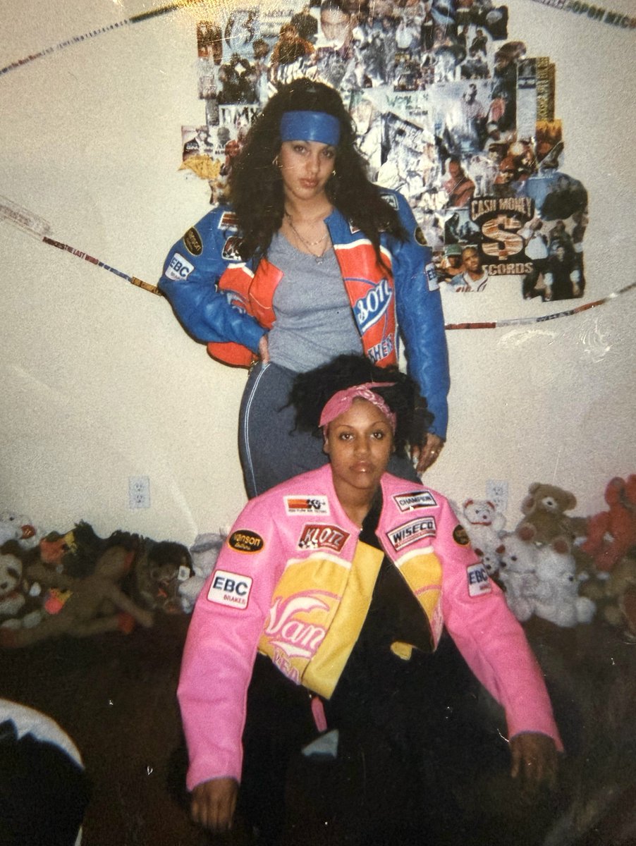 MaadyBK67's tweet image. Black Women from NYC wearing Vanson jackets {1997 -2006} 

Timeless flavor 👑 #REPRESENT
