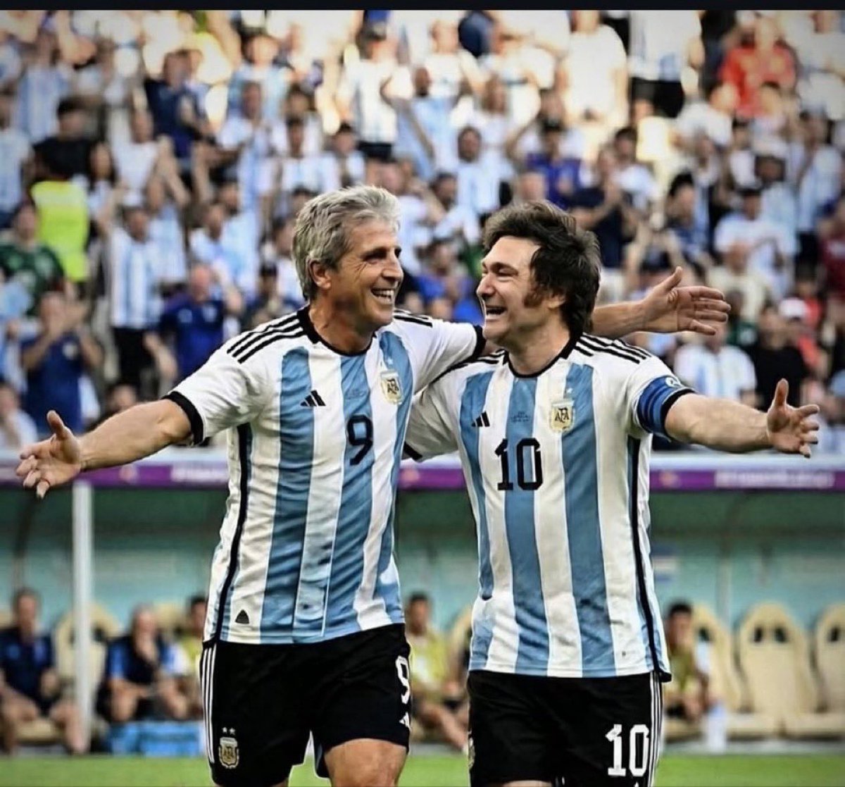 Felii_N's tweet image. Damas y caballeros, el riesgo país perforó los 500 ptos y se encuentra en los 499 ptos. 
Argentina será prospera.
⚓️⚓️⚓️
🦁🇦🇷📈