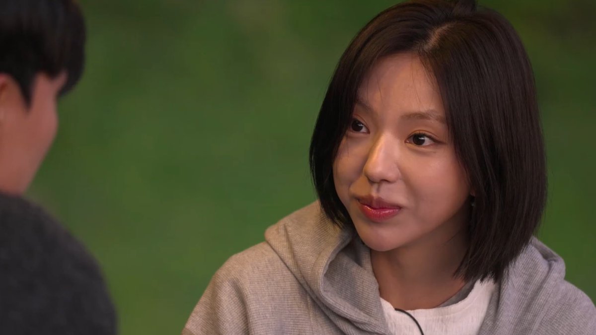 94KlSS's tweet image. “Give me that chance first, you said you would go paradise with me first”
“I am the only left handed one”

Hyeonwoo, a buff quiet guy, that wins all games, who’s set on one girl, and wakes up in the middle of the night to write down why he’s so intrigued by her

#singlesinferno5