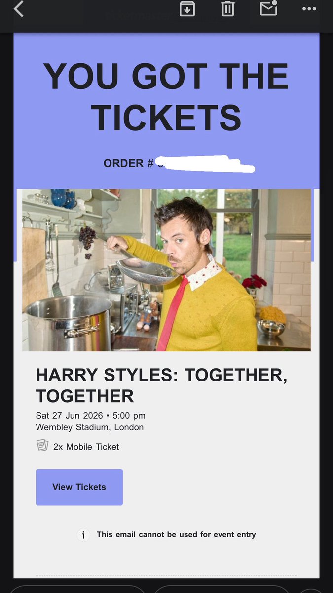 HarryStylesEye's tweet photo. OK HOLD ON, GOING FULL FERAL 🫠🪩

CRYING SCREAMING THROWING UP SHAKING ON THE FLOOR
I AM ACTUALLY GOING TO SEE HARRY STYLES 😭💀
THIS IS NOT REAL LIFE. THIS IS A FEVER DREAM.
I WILL NOT BE THE SAME PERSON AFTER THIS 🪩✨💔 https://t.co/xbEIx98eMG