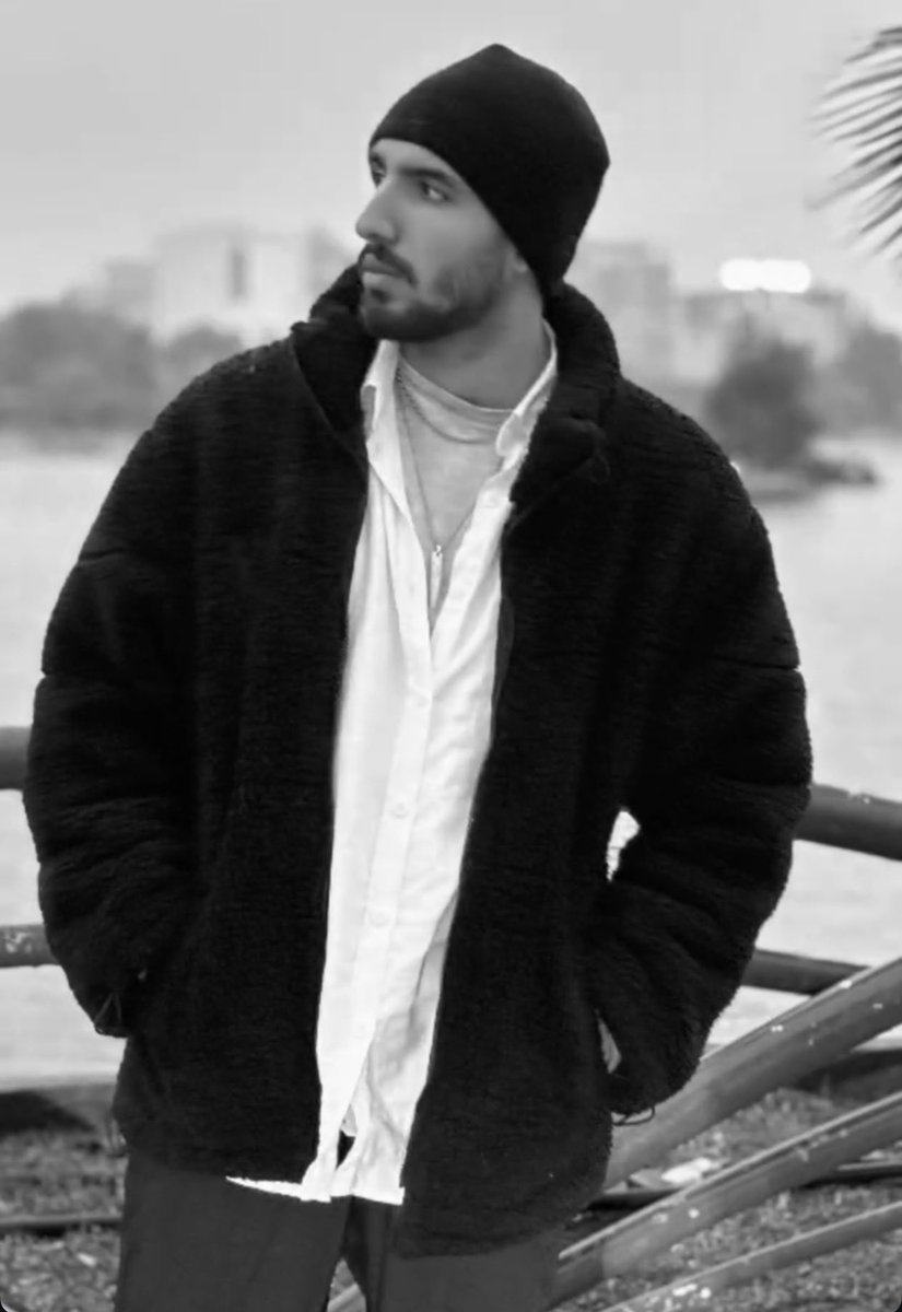 جاویدنام، پارسا عباسپور، ۲۴ ساله، که به ضرب گلوله ی دژخیمان سیاه دل در آغوش پدرش کشته شد!
.
.
.
.
بمیرم برات عزیزم! 🖤🖤🖤🖤
بمیرم برای دل پدر و مادرت…..