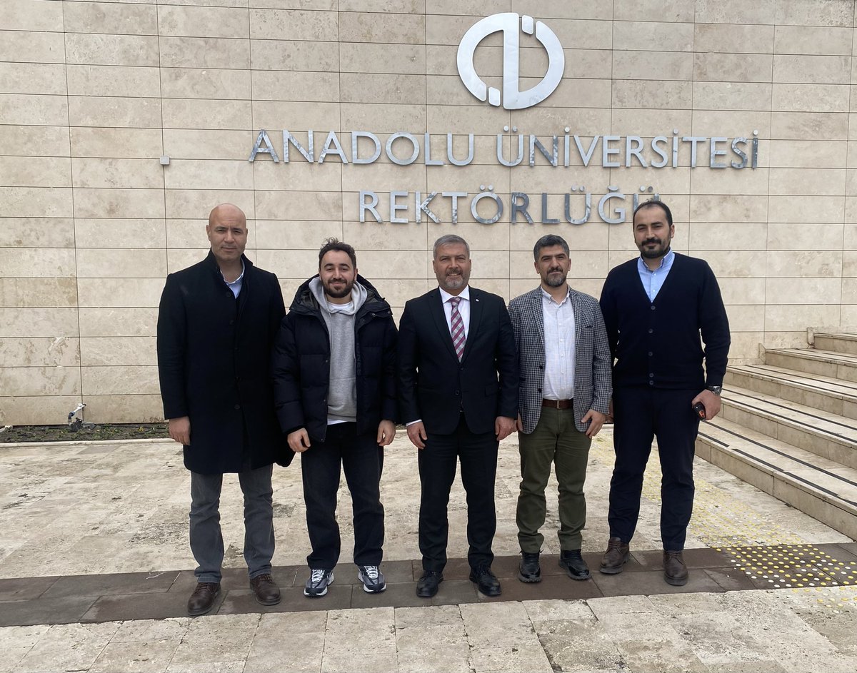 Anadolu Üniversitesi Rektörü Kıymetli hocam Prof. Dr. Yusuf Adıgüzel’e, nazik kabullerinden dolayı çok teşekkür ederim.
<a href="/Adiguzel_Yusuf/">Yusuf Adıgüzel</a>