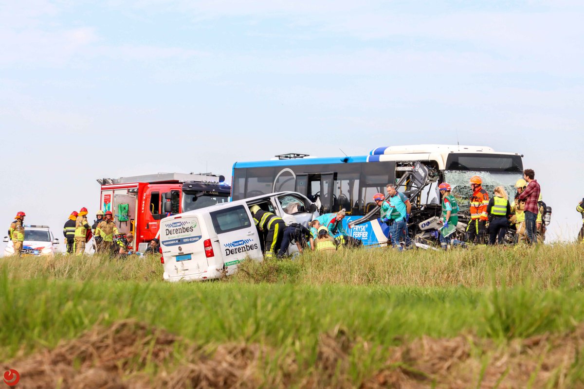 Bestuurster taxibusje ernstig ongeval met 14 gewonden Berltsum had GHB gebruikt