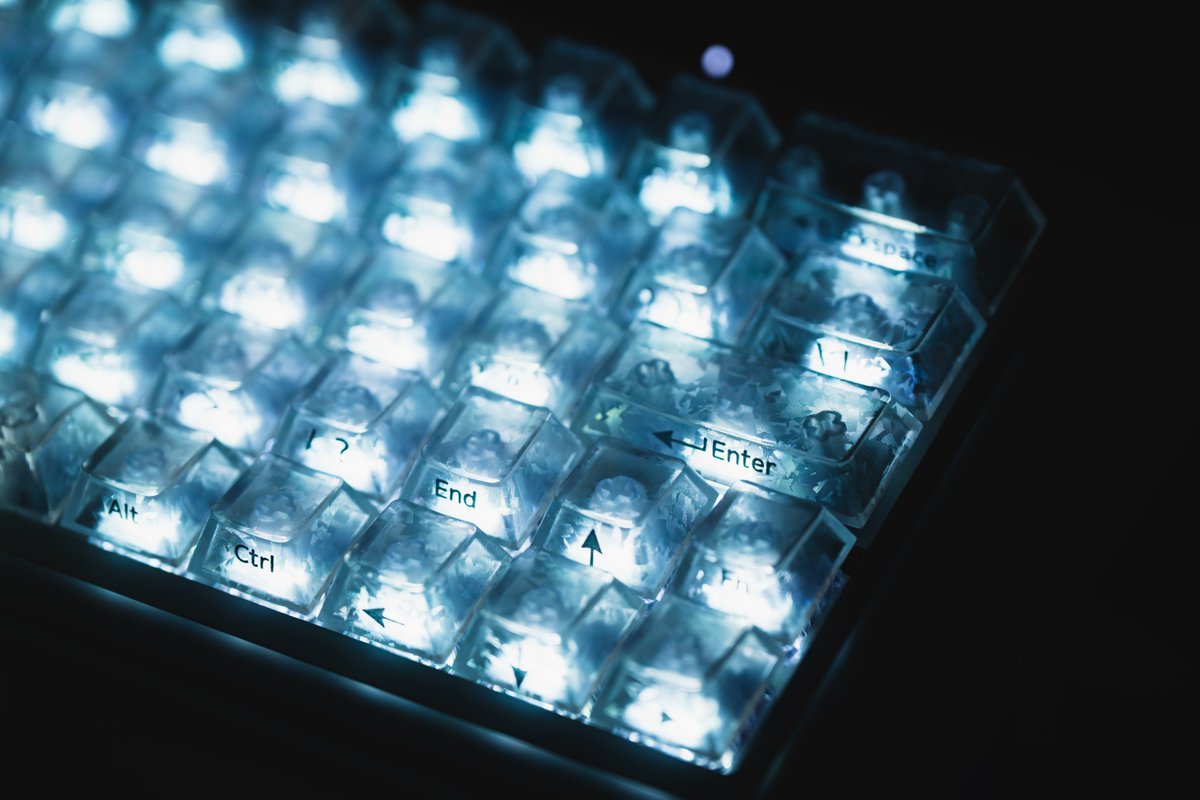 I built a keyboard that looks like ice cubes 🧊 Flux60 PCB by ...