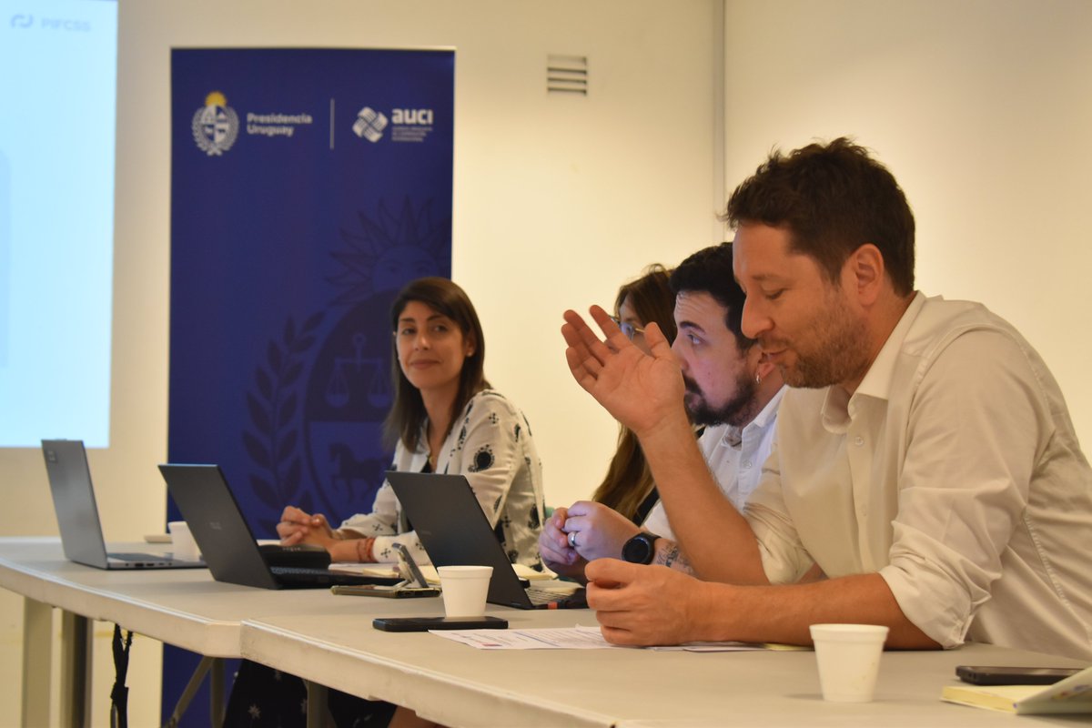 AuciUruguay's tweet image. 🔸Autoridades y técnicos de #AUCI se reunieron en Torre Ejecutiva con integrantes de la  Presidencia saliente y la nueva Unidad Técnica del @pifcss para dialogar sobre la estrategia 2024-2030, el plan de trabajo para este año y revisar aspectos logísticos y administrativos.