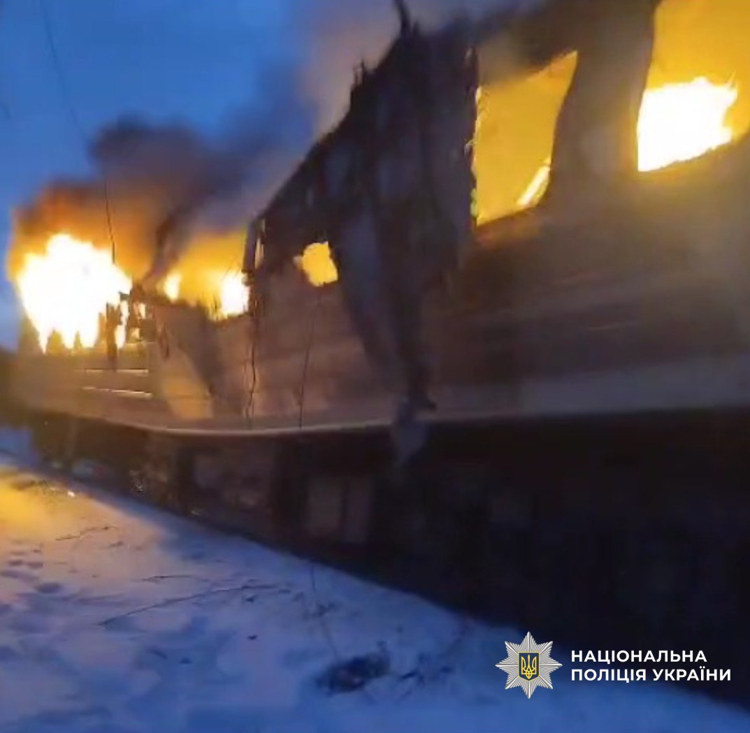 BohuslavskaKate's tweet image. This is the passenger train russian drones struck today in Kharkiv region.

291 people were on board.

There were 3 drones, not 1. This was no mistake - it is terrorism.