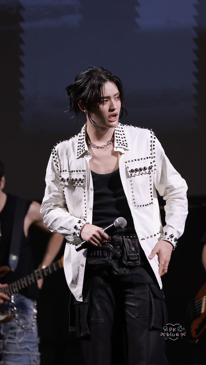 THEBLUEPK2's tweet image. "พี่เท่ห์หรือไม่"

#XOXOshowcase2026
#NiceATLAS #ATLAS_TH