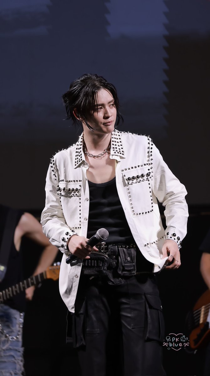 THEBLUEPK2's tweet image. "พี่เท่ห์หรือไม่"

#XOXOshowcase2026
#NiceATLAS #ATLAS_TH