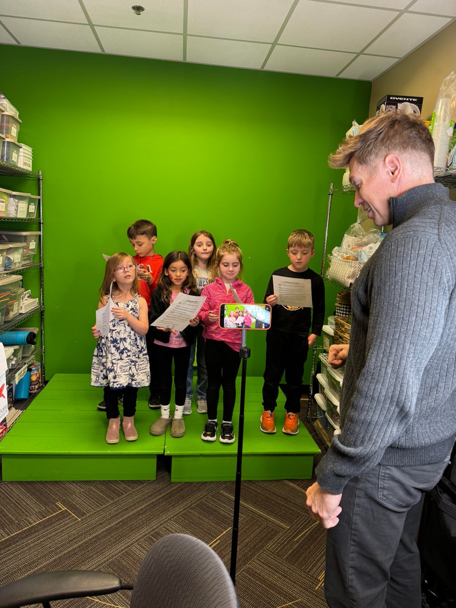 CVLittleLynx's tweet image. Today is Trait Tuesday! 📣 We’re focusing on the IB Learner Profile attribute of being Communicators. First grade students practiced this skill by recording videos using our green screen. Thanks to Mr. Vincent for the support! #TraitTuesday #cvpyp