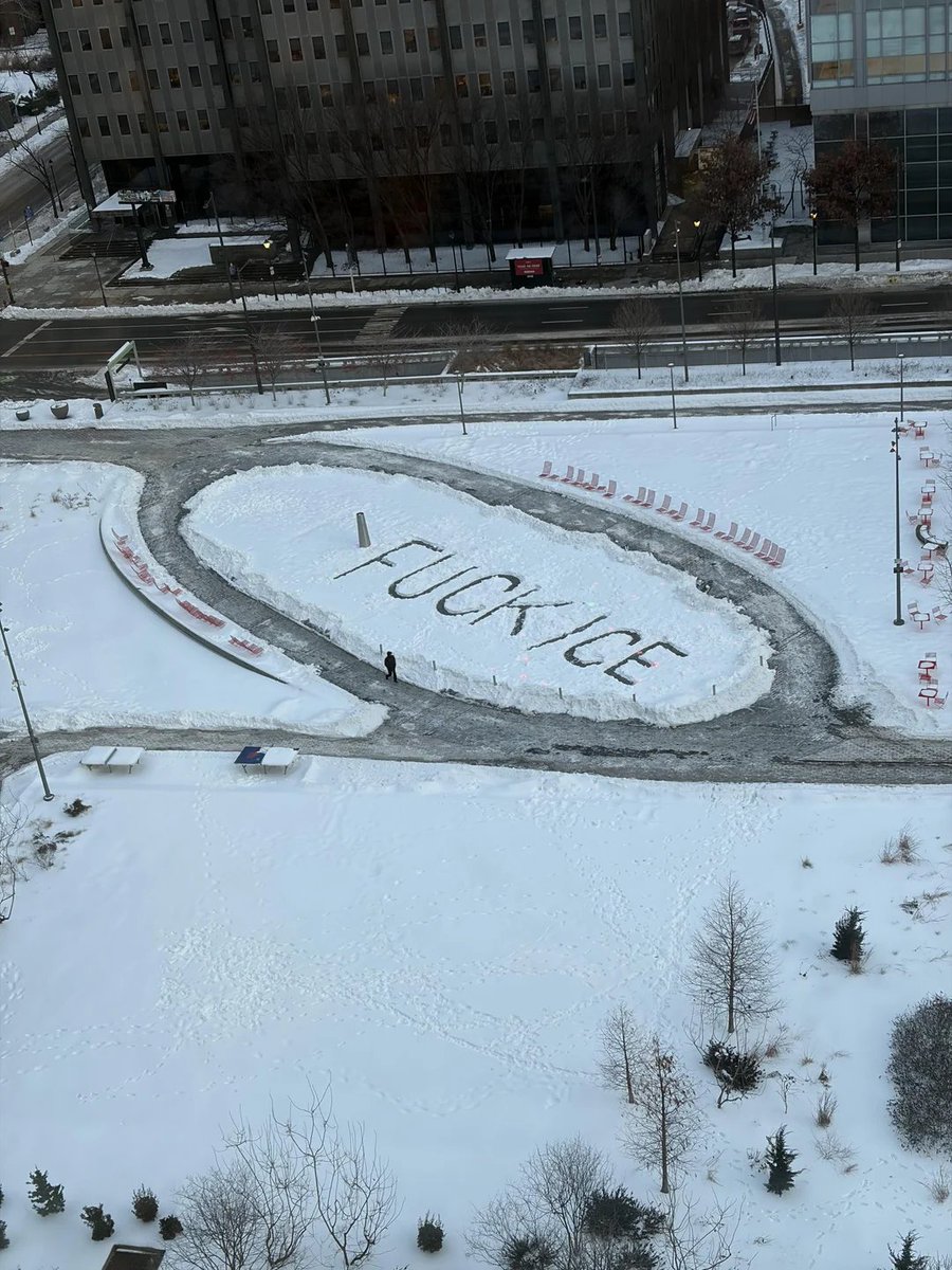 Mollyploofkins's tweet image. Seen in Philadelphia...