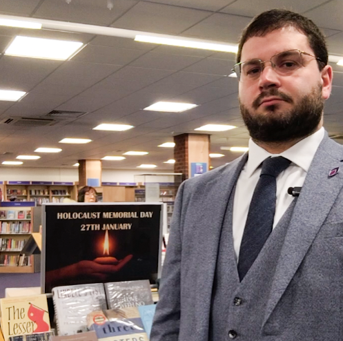 The Leader of the London Borough of Bexley, Councillor David Leaf, shares a message this #HolocaustMemorialDay 🕯️

youtube.com/shorts/XFrjxbq…