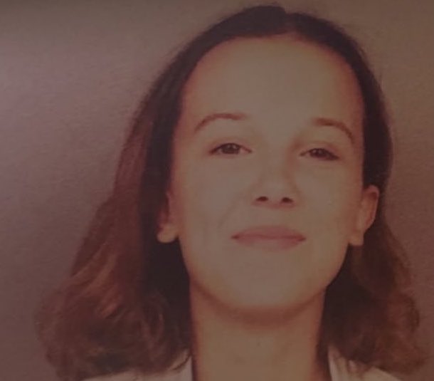 el concepto de tener un cuadro de tu novia que ya no está y no tener intenciones de olvidarla ni volver a enamorarte, porque ella fue y va a ser siempre el amor de tu vida.