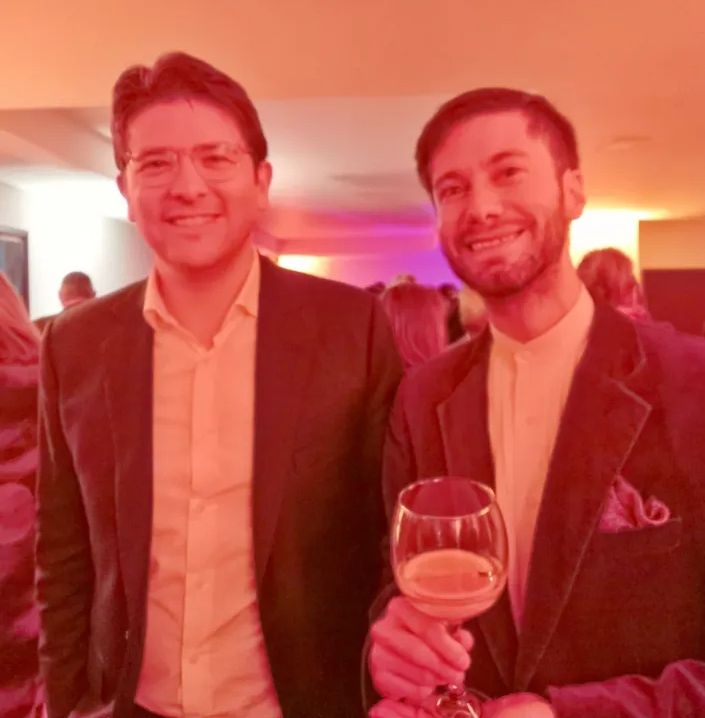 Mañana cumplirías 40 años. Imposible no pensar en cuánto le estarías sirviendo a Colombia hoy.  La intolerancia mata. Tu asesinato fue un golpe al corazón de nuestra democracia, pero tus ideas no se apagan. Te recordamos con honor y firmeza. 🇨🇴✊ #JusticiaParaMiguel #MiguelUribe