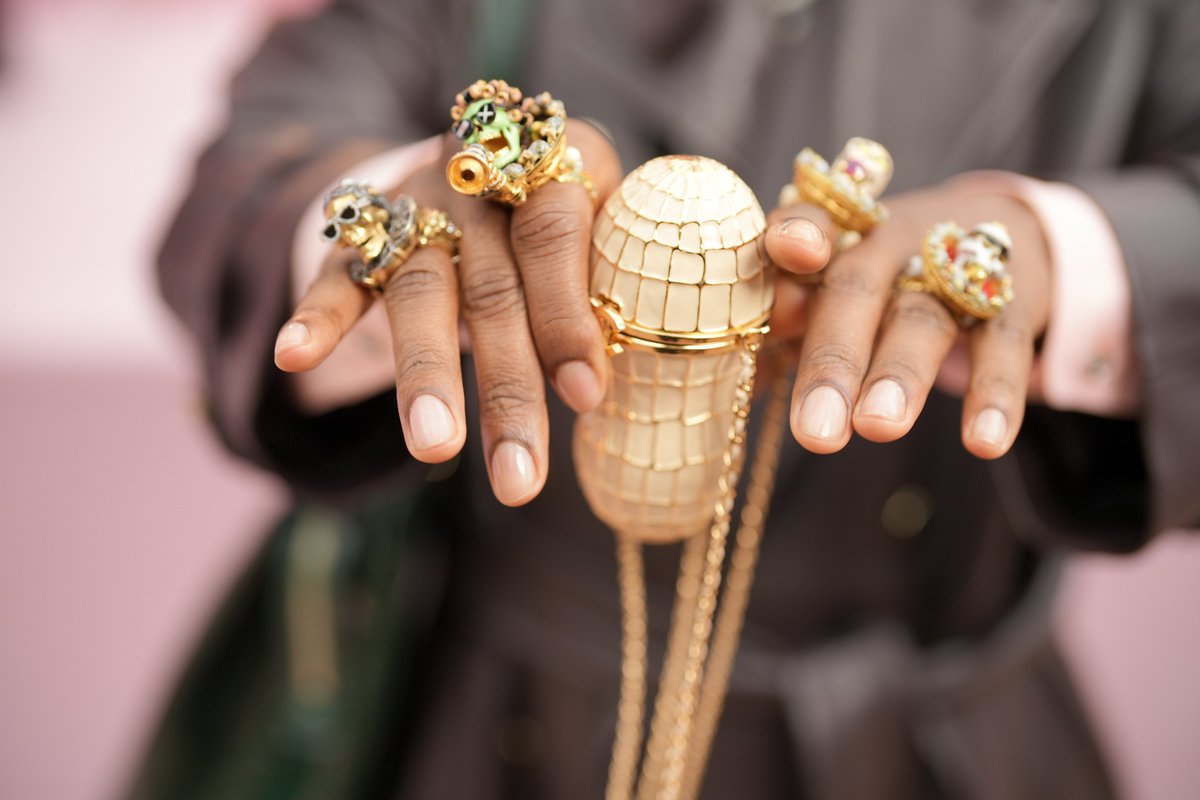 Complex Style tweet media