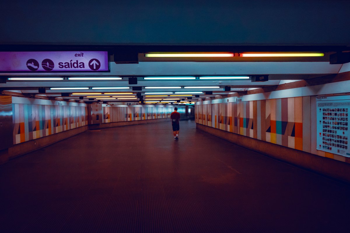 Exit light

Something's wrong, shut the light, heavy thoughts tonight
And they aren't of Snow White

Dreams of war, dreams of liars, dreams of dragons' fire
And of things that will bite, yeah

.
Santana - São Paulo - Brazil