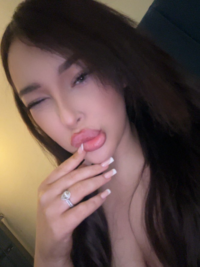 slousi444's tweet photo. 💋💸👸🏽✨ https://t.co/k5NrwmQvcD