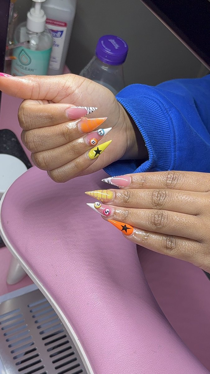 chaanaee_'s tweet image. located in the DMV @naeenailhousee on ig💓💞