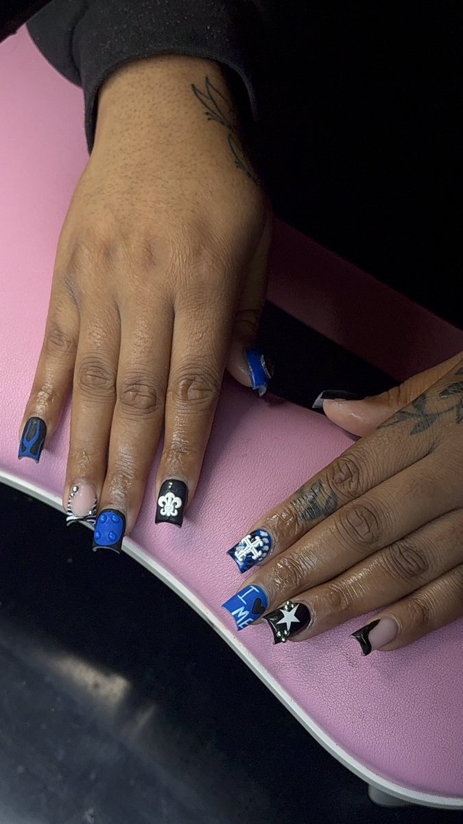 chaanaee_'s tweet image. located in the DMV @naeenailhousee on ig💓💞