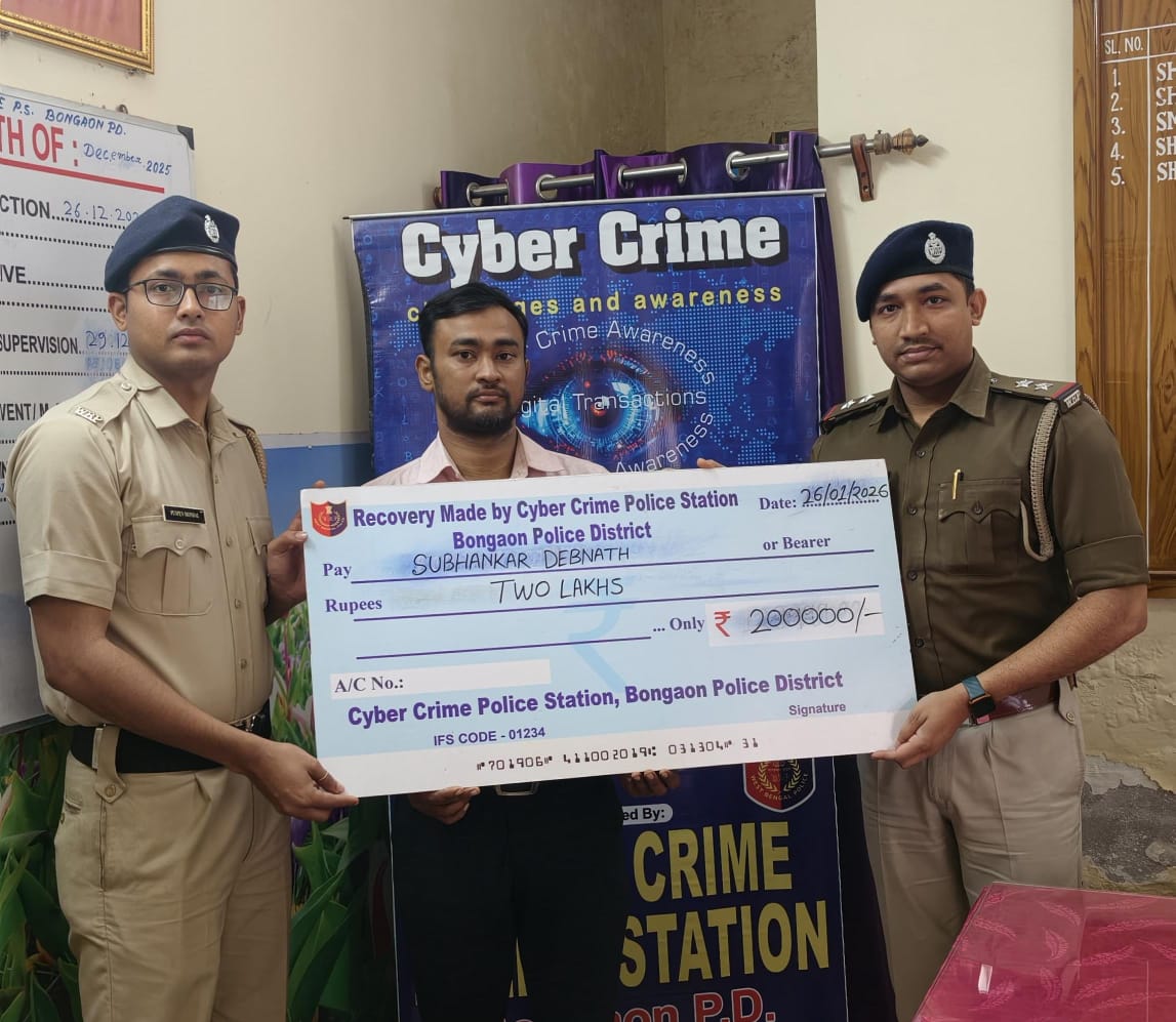SP_Bongaon_PD's tweet photo. Through prompt and diligent investigation by Bongaon Cyber Crime Police Station, ₹2 lakh was recovered and handed over to investment app scam victim Shubhankar Debnath of the Gaighata–Thakurnagar area.

#StayVigilant #ReportCyberFraud
#SuccessStory #CyberCrimeAwareness
#PoliceBandhu #BongaonPD
@ipsdineshkr @WBPolice