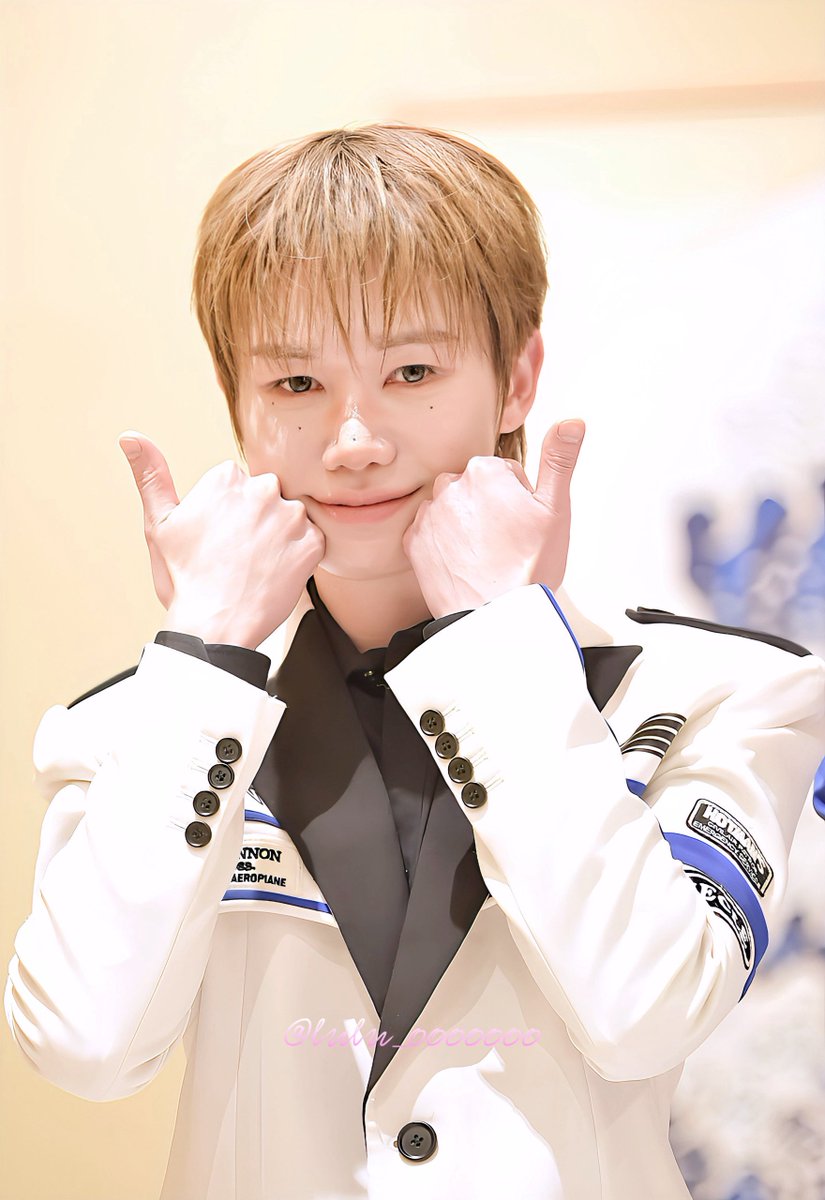lulu_ooooooo's tweet photo. DIGNITY JAPAN LIVE 2025
🪄︎︎🎄The Gift of Light 🎁❄️

20251214 2부

@DIGNITY_members @DGNT_Official 
#DIGNITY #디그니티 #ディグニティ #루오 #LUO #ルオ #thegiftoflight https://t.co/CvOfswf0AY