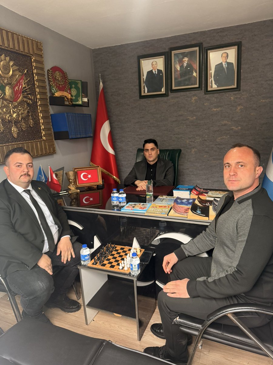 burakkilictc's tweet photo. Ülkü Ocakları Tire İlçe Başkanlığımızı ziyaret ederek, yarıyıl tatili döneminde yürüttükleri eğitim ve faaliyet çalışmalarını değerlendirdik.

Türk gençliği için gece gündüz çalışmaya devam edeceğiz. 🇹🇷🐺 https://t.co/HPvE2vXd9I