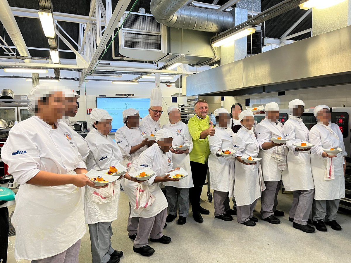 proviseur du lycee Auffray tweet media