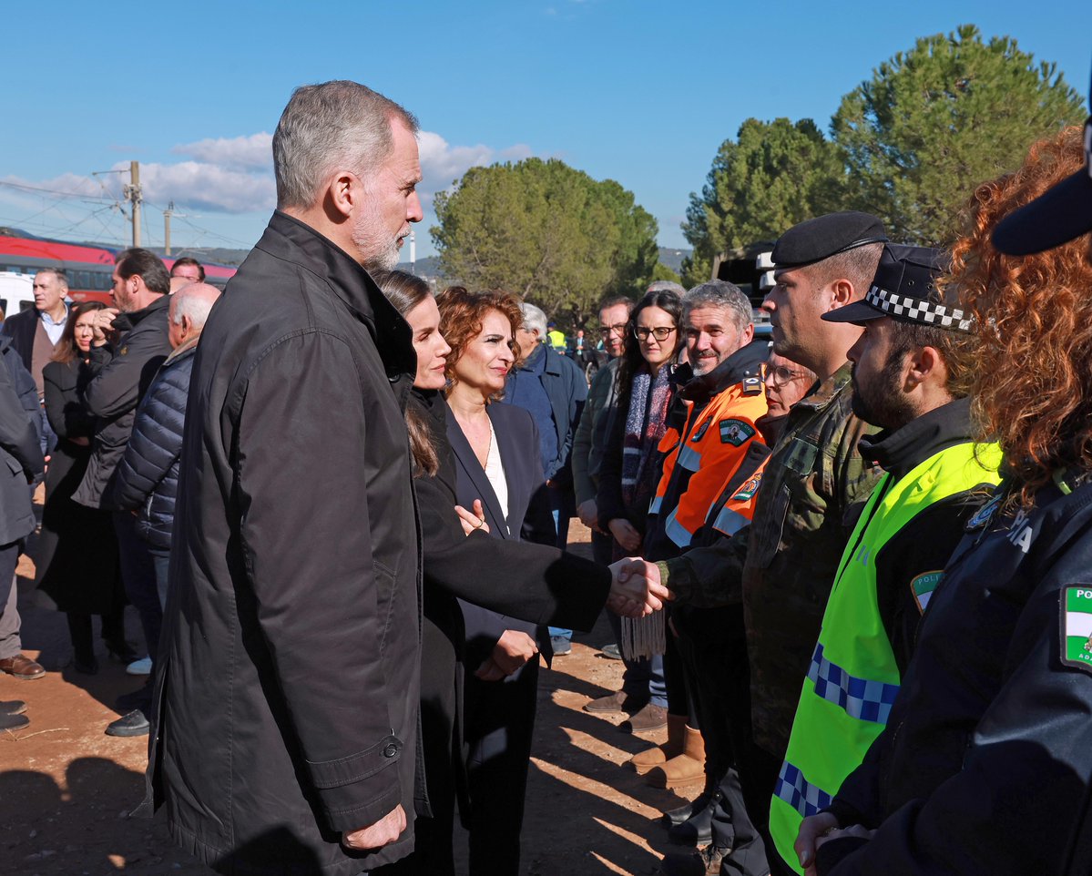 Desde el #EjércitodeTierra queremos dar la ¡Enhorabuena! al Cabo Juan Obrero Arenas, vecino del municipio de #Adamuz, y destinado en  Regimiento de Infantería ‘La Reina’ nº 2, perteneciente a la Brigada “Guzmán el Bueno” X, por su actuación ejemplar y meritoria tras el trágico