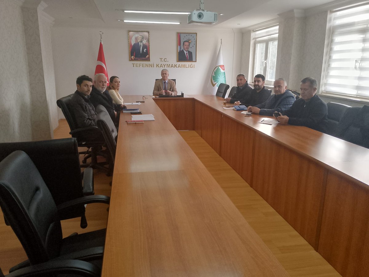 TefenniMem's tweet photo. MÜDÜRLER KURULU TOPLANTISI GERÇEKLEŞTİRİLDİ.
2025-2026 öğretim yılı 2. dönem başı Müdürler Kurulu Toplantısı İlçe Milli Eğitim Müdürü Ahmet ACAR başkanlığında, okul kurum müdürlerimizin katılımıyla gerçekleştirildi. https://t.co/Zr0pcn2D0S