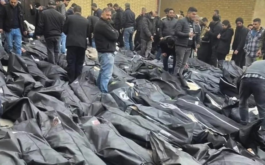 IMPORTANTE! Scoperte fosse comuni in #Iran. 
Scoperte sepolture di massa dei corpi in diversi cimiteri del paese. I cadaveri ammassati nelle fosse comuni dei cimiteri sia per mancanza di spazio che per nascondere il vero numero dei morti. 
Corpi accumulati negli obitori e nei
