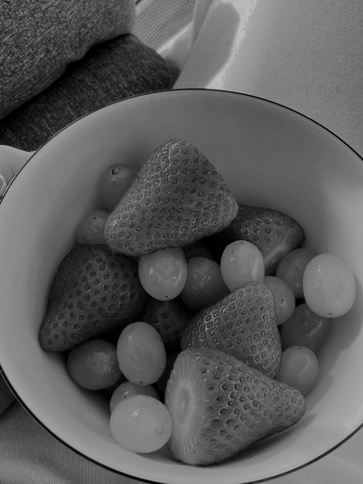 ㅤ

️️ ️️️️️️
It's fruits time! Alias gabut banget kalau malam-malam gini, enaknya nonton drama apa ya?
ㅤ
️️ ️️️️️️
ㅤ