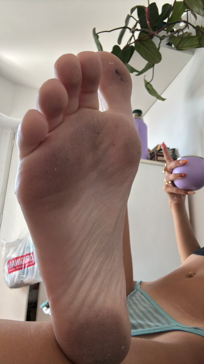 Poetryswan🦶🏻💋👄 tweet media