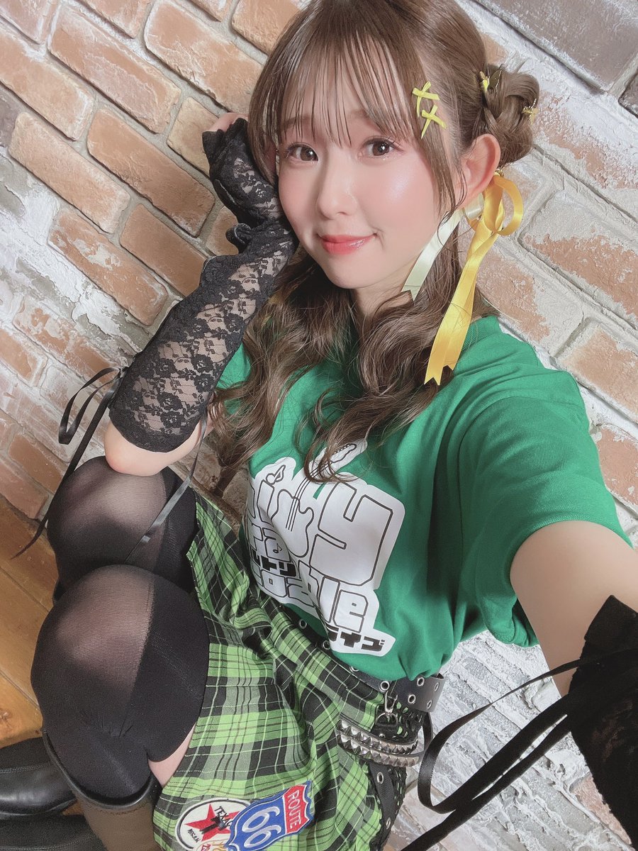 kuma_Seri's tweet image. 3月に行われる
舞台アサルトリリィ生演奏バンドライブ
『Lily Scramble!!!!』の撮影でした！

とっても可愛くしてもらったよ〜💚💛
#舞台アサルトリリィ