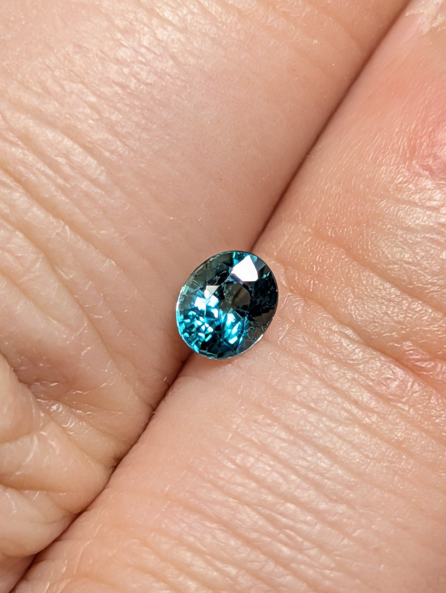 濃いけど透明度も高い グランディディエライト0.40ct