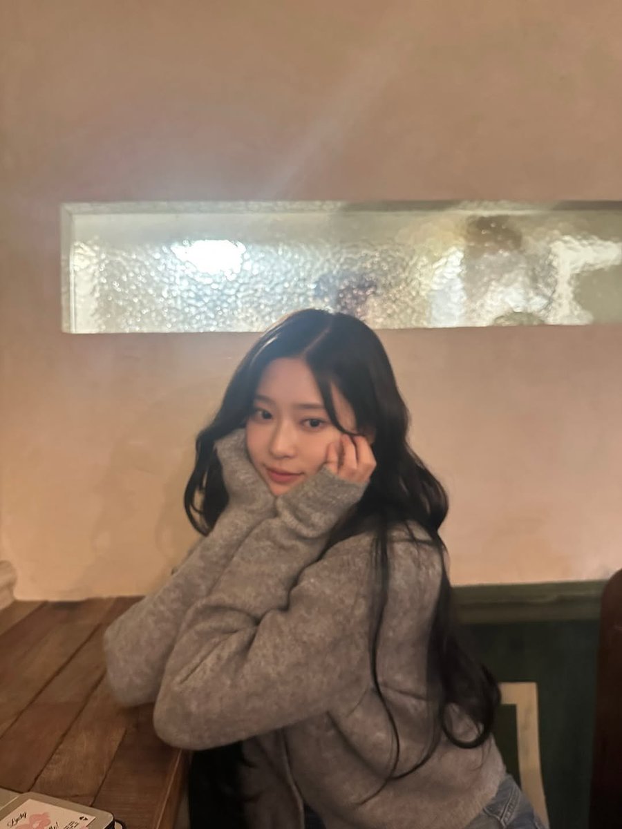 ᭝minju. tweet media