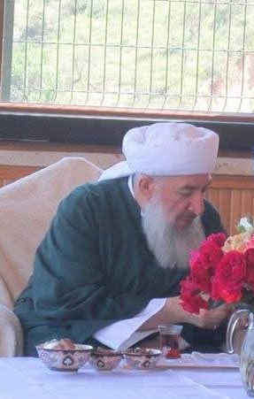 sirat_imustakim's tweet photo. Kalp ancak zikirle beslenir, kuvvetlenir, tatlanır, manen hayat bulur. Zikri devamlı, ara vermeden ve yarım bırakmadan çekmek gerekir. Virdi, bir çekip bir çekmemek olmaz. Kalbe zarar verir. Böyle tedavi olmaz.

Ğavs-i Sani Seyyid Abdulbaki ElHüseyni hz. (k.s.a) https://t.co/PYXBYoif6K
