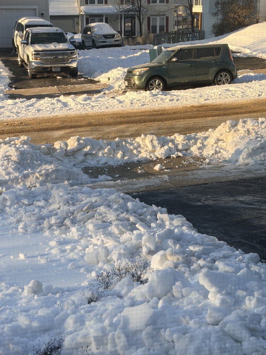 mdavew's tweet photo. Thanks @VaDOT @VaDOTNOVA @VaDOTFRED for plowing my driveway back in after i spent hours shoveling it out yesterday….
Appreciate it…. https://t.co/eChXz9h5Z5