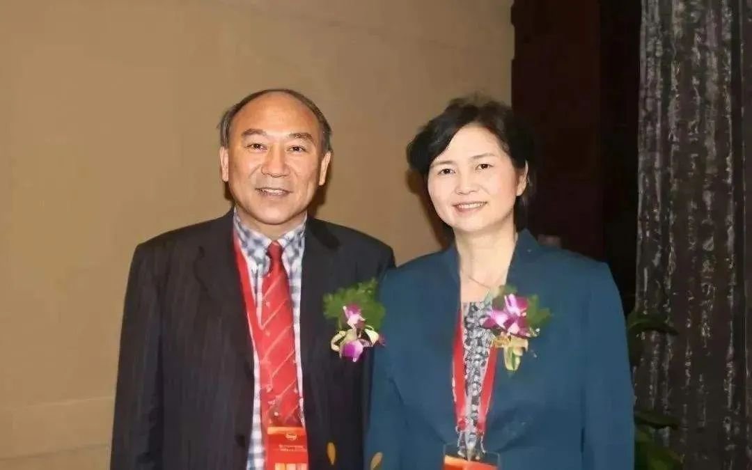 战友们，你们见过魔鬼的笑容吗？

🇨🇳为了钱杭州树兰医院已完成8000例肝移植（包括心，肝，肺，肾…）该院创始人是 #李兰娟 院士和 #郑树森 院士‌，她俩也是一对夫妻。另 #新冠疫苗 也是由李兰娟院士开发的。