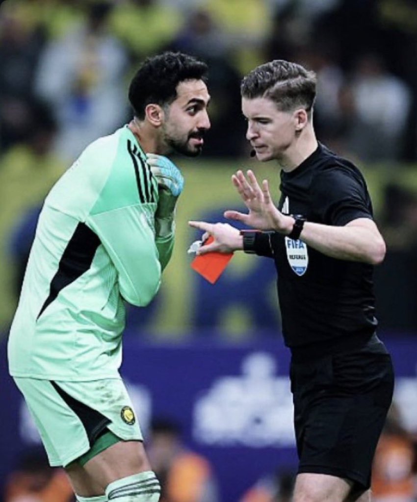 🚨🚨🚨🚨|| عاجل - دائرة التحكيم :

نواف العقيدي لا يستحق الطرد امام الهلال 😱