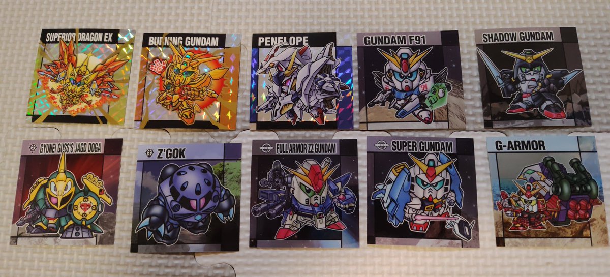 R_BTTF's tweet photo. プレバンより届いた元祖SDガンダムスナックⅡ
40個開封の結果
最後に開けた4箱目がほぼダブりだった上にキラが1枚もないハズレ箱チクショウ https://t.co/kUFlAOAWyl