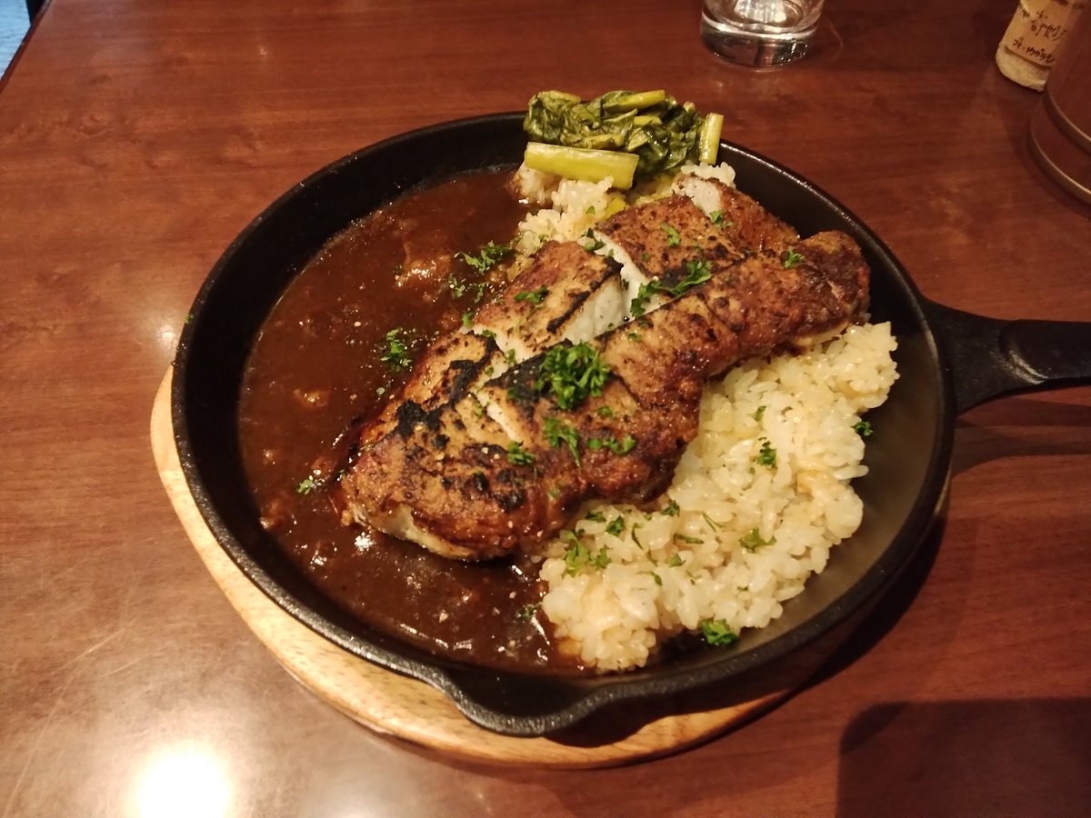 MgaKFhoAjAKRg8N's tweet image. 今日の昼食は､冒険香る牛すじｶﾚｰの店 Roman Kichenさんにて
これぞ肉食! ﾜｲﾙﾄﾞｶﾚｰを頂きました!!