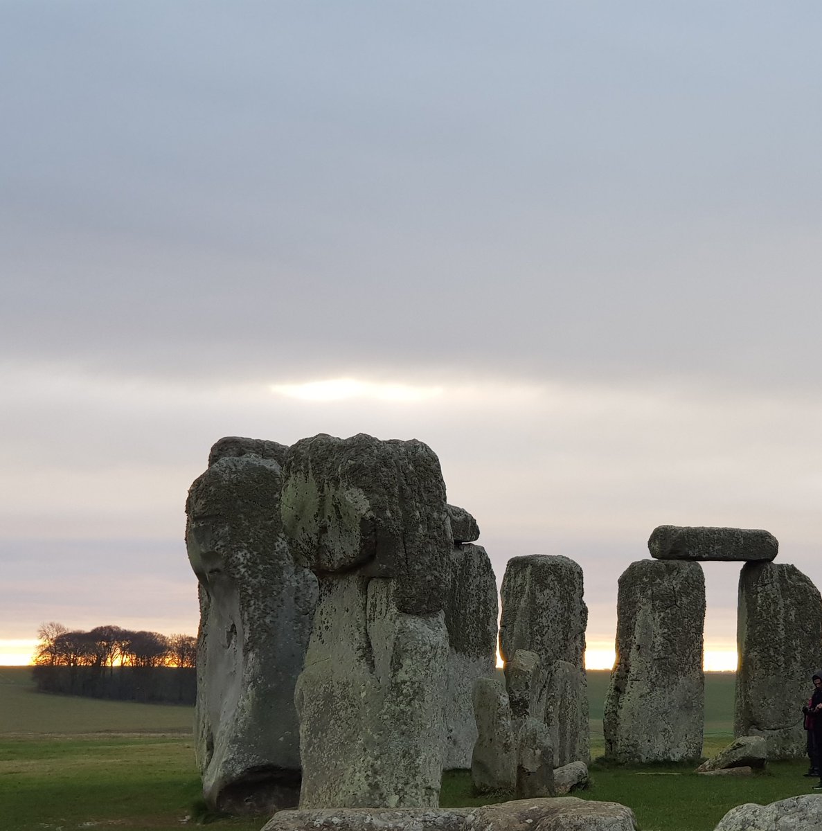 Sunrise at Stonehenge today (27th January) was at 7.50am, sunset is at 4.49pm 🌥