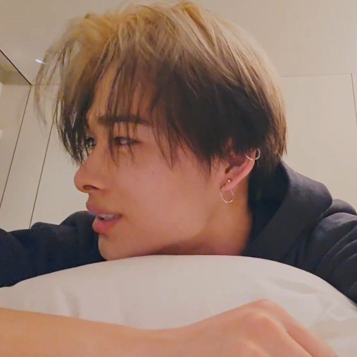 “we have                                “baby, we’re
dating rumors”                       married.”